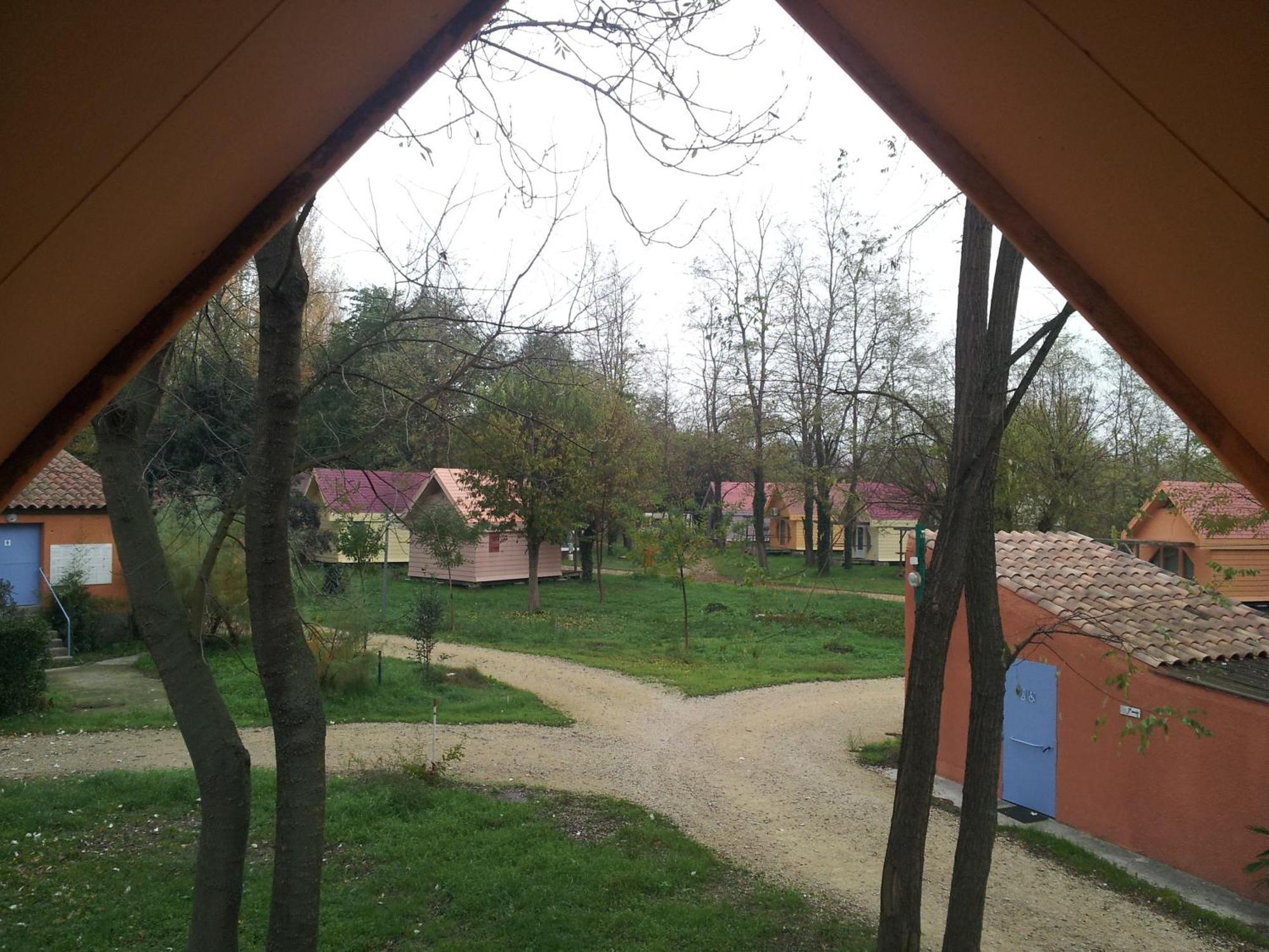 Camping Paradis Bellerive Montfrin Exterior foto