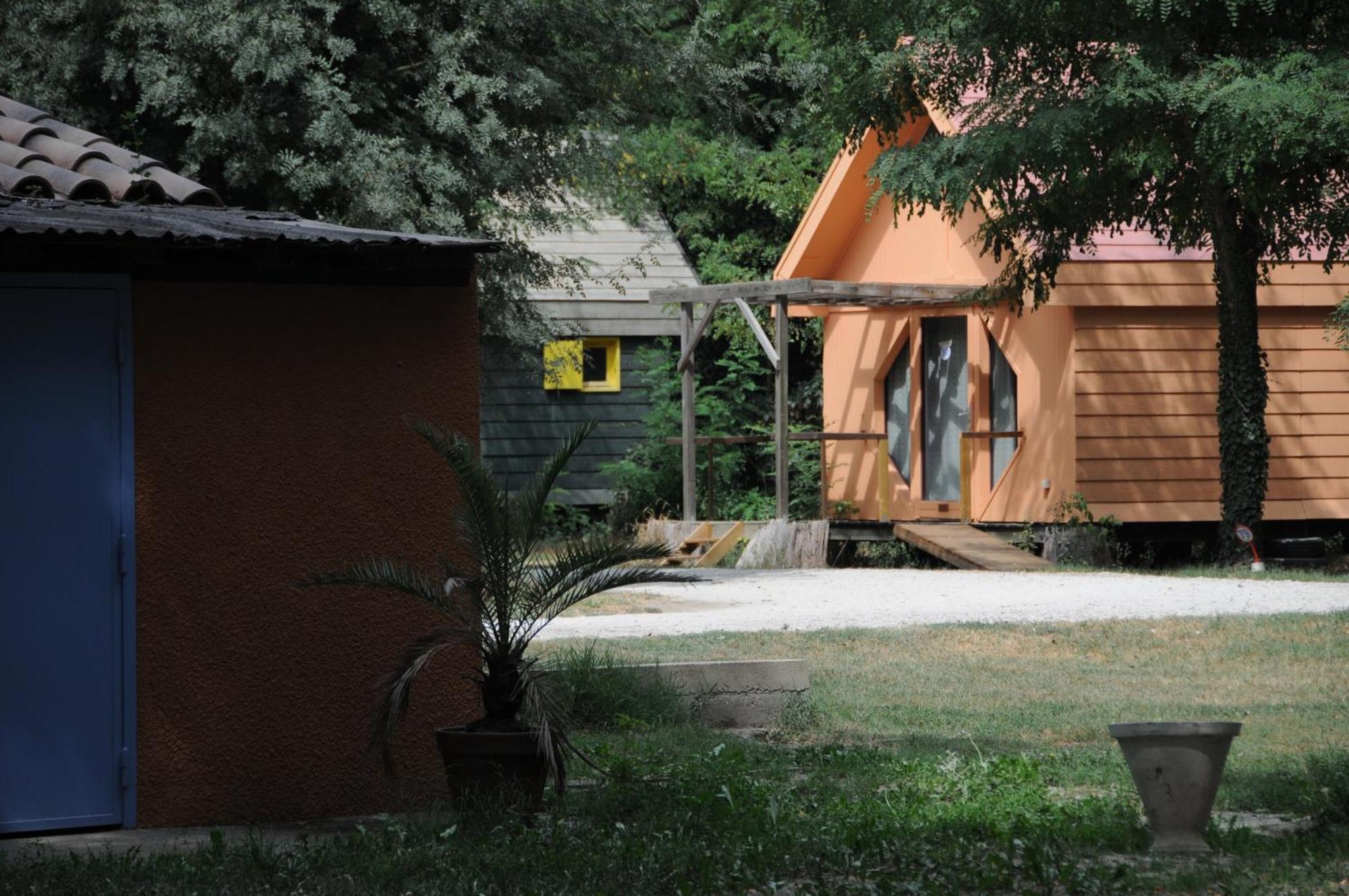 Camping Paradis Bellerive Montfrin Exterior foto