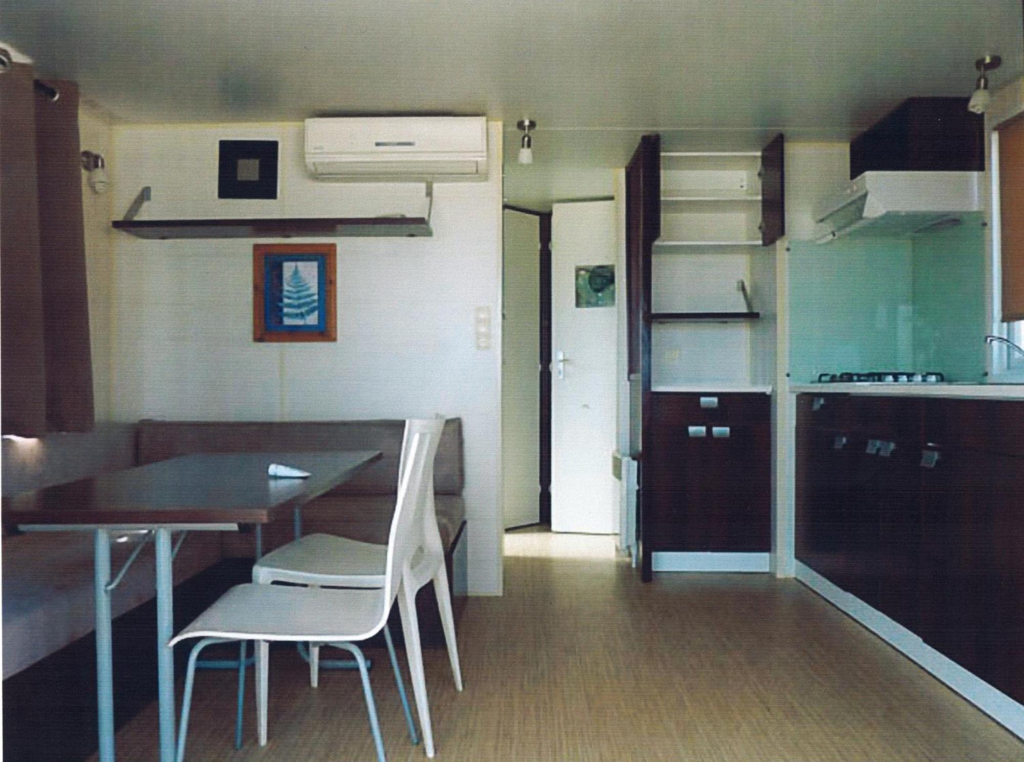 Camping Paradis Bellerive Montfrin Cameră foto