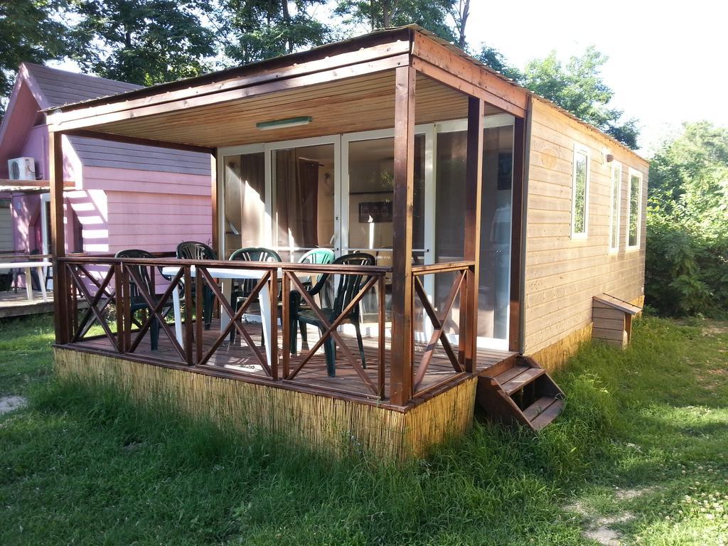 Camping Paradis Bellerive Montfrin Cameră foto